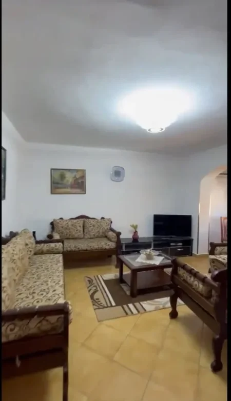 Tirane, jepet me qera apartament 2+1 Kati 4, 65 m² 600 € (Pazari I Ri)