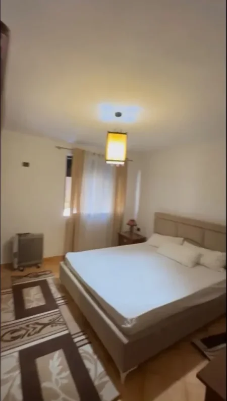 Tirane, jepet me qera apartament 2+1 Kati 4, 65 m² 600 € (Pazari I Ri)
