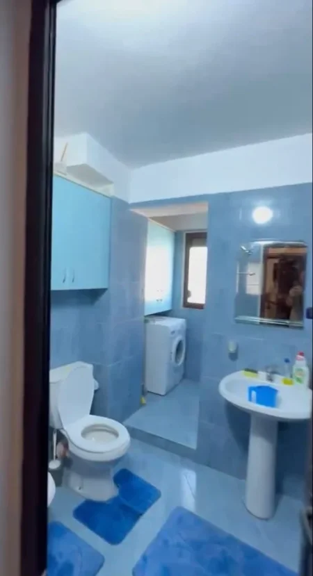 Tirane, jepet me qera apartament 2+1 Kati 4, 65 m² 600 € (Pazari I Ri)