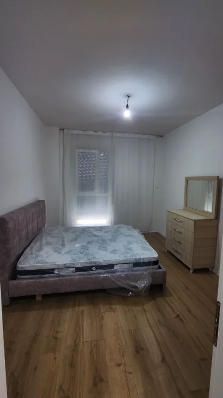 Tirane, jepet me qera apartament 2+1+Ballkon Kati 2, 100 m² 600 € (Don Bosko)