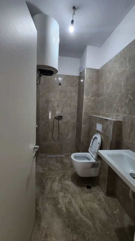 Tirane, jepet me qera apartament 2+1+Ballkon Kati 2, 100 m² 600 € (Don Bosko)