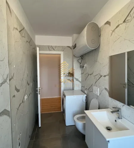 Tirane, jepet me qera apartament 2+1+Ballkon Kati 9, 95 m² 750 € (5 Maji)
