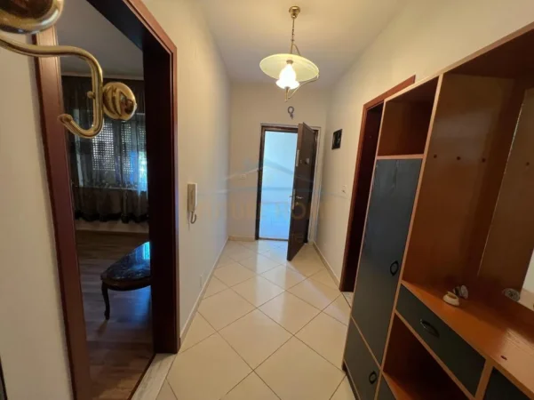 Tirane, jepet me qera apartament 3+1+Ballkon , 114 m² 800 € 