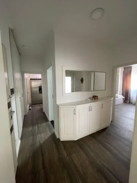 Tirane, jepet me qera apartament 2+1 Kati 7, 100 m² (Rruga e Kavajës)