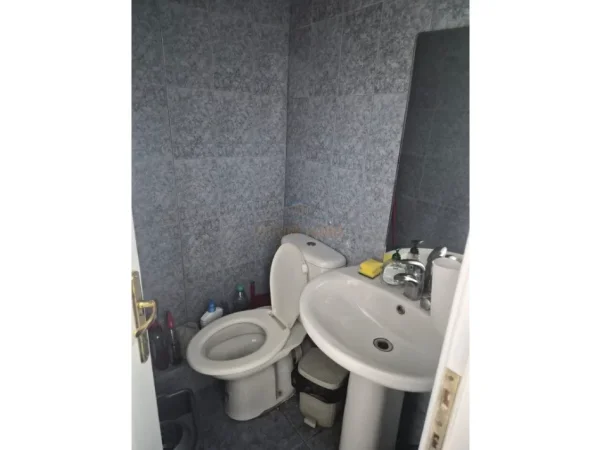 Tirane, jepet me qera ambjent biznesi Kati 0, 20 m² 300 € (RRUGA SAMI FRASHERI)