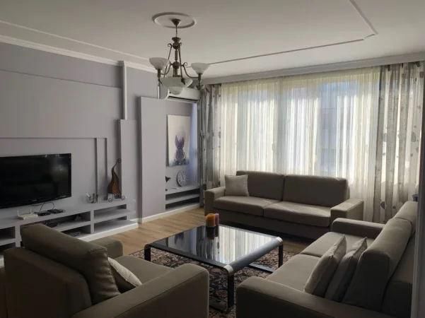 Tirane, jepet me qera apartament 2+1 , 120 m² 1.000 € 