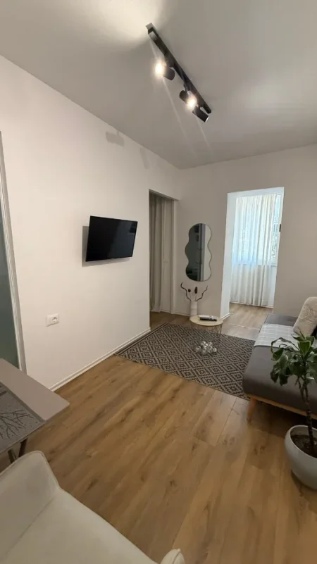 Tirane, jepet me qera apartament Kati 2, 50 m² 600 € (RRUGA E KOSOVAREVE)