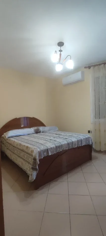 Tirane, jepet me qera apartament 2+1+Ballkon Kati 1, 75 m² 645 € (Fusha e Aviacionit)