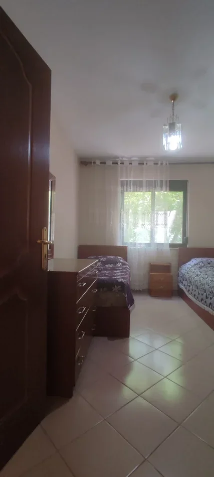 Tirane, jepet me qera apartament 2+1+Ballkon Kati 1, 75 m² 645 € (Fusha e Aviacionit)