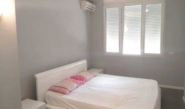 Tirane, jepet me qera apartament 2+1 Kati 3, 79 m² 900 € 