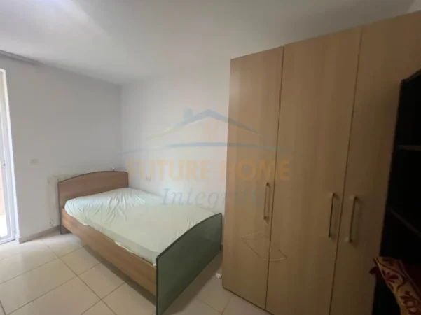 Tirane, jepet me qera apartament 2+1+Ballkon Kati 1, 122 m² 400 € (Ish tregu elektrik)
