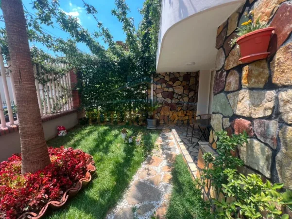 Tirane, jepet me qera apartament 2+1+Ballkon Kati 1, 122 m² 400 € (Ish tregu elektrik)