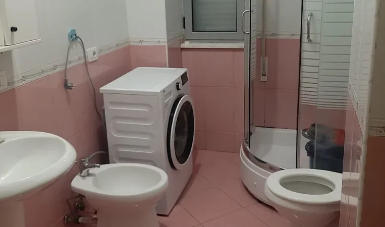 Tirane, jepet me qera apartament 1+1 Kati 1, 65 m² 500 € (Don Bosko)