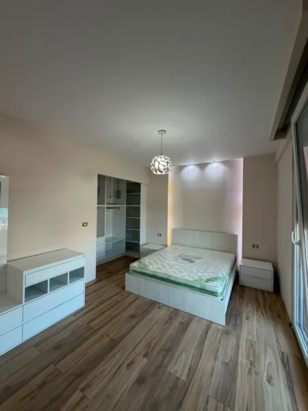 Apartament 3+1+ ballkon + Parking me Qira – Yzberisht !