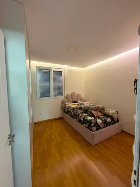 Apartament 3+1+ ballkon + Parking me Qira – Yzberisht !