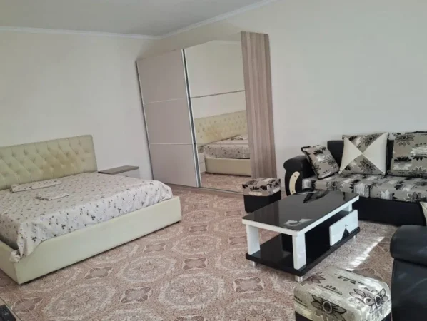 Tirane, jepet me qera shtepi 1+1 Kati 1, 60 m² 400 € (Farmacia 10)