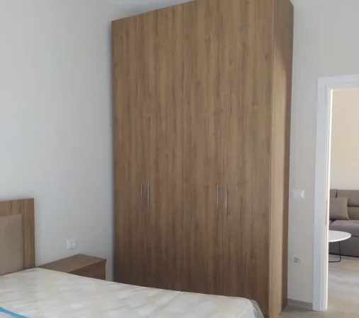 Tirane, jepet me qera apartament 2+1 Kati 3, 280 m² 280 € (Shkozë)