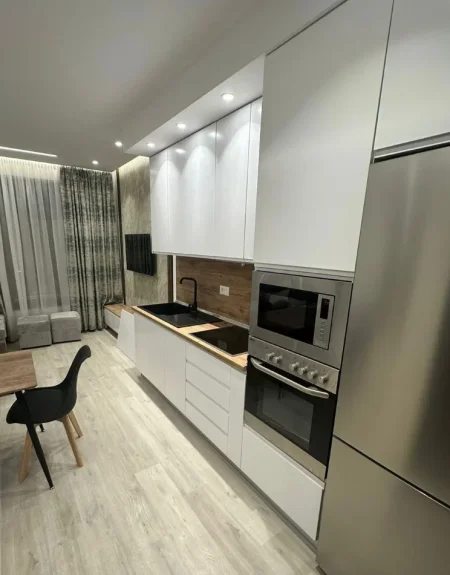 Tirane, jepet me qera apartament 1+1 , 70 m² 650 € 