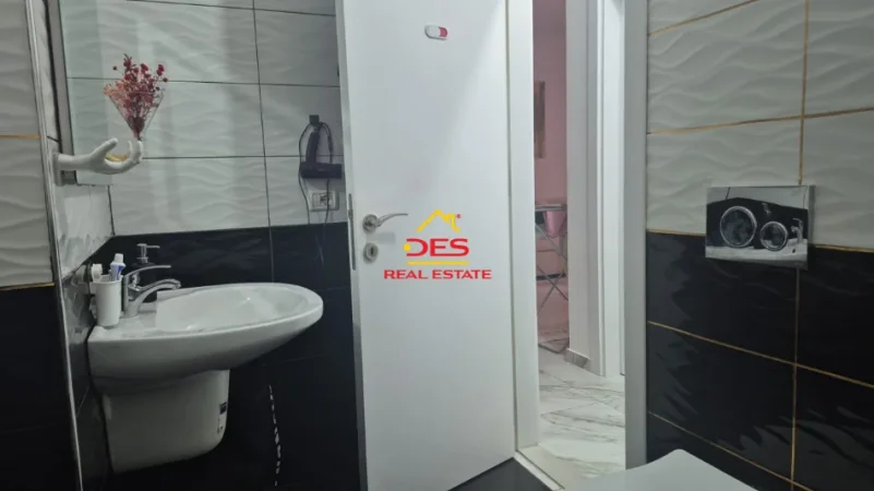 Vlore, jepet me qera apartament 1+1+Ballkon Kati 7, 70 m² 320 € (Rruga Lef Sallata)