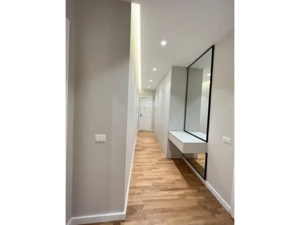 Tirane, jepet me qera apartament 3+1+Ballkon Kati 11, 160 m² 2.500 € (rruga e kosovareve)