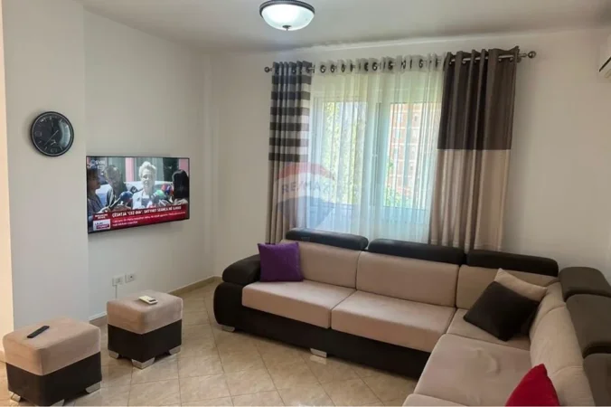 Tirane, jepet me qera apartament 1+1 Kati 3, 180 m² 600 € (Myslym Shyri)