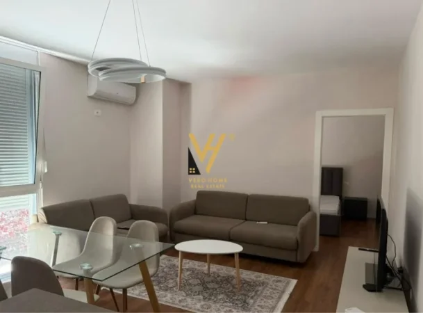 Tirane, jepet me qera apartament 2+1+Ballkon Kati 2, 67 m² 750 € (RRUGA E BARRIKADAVE)