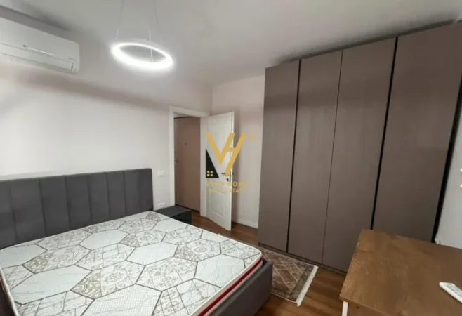 Tirane, jepet me qera apartament 2+1+Ballkon Kati 2, 67 m² 750 € (RRUGA E BARRIKADAVE)