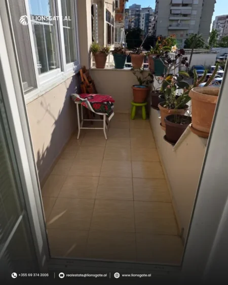 Tirane, jepet me qera apartament 2+1+Ballkon Kati 2, 100 m² 650 € 