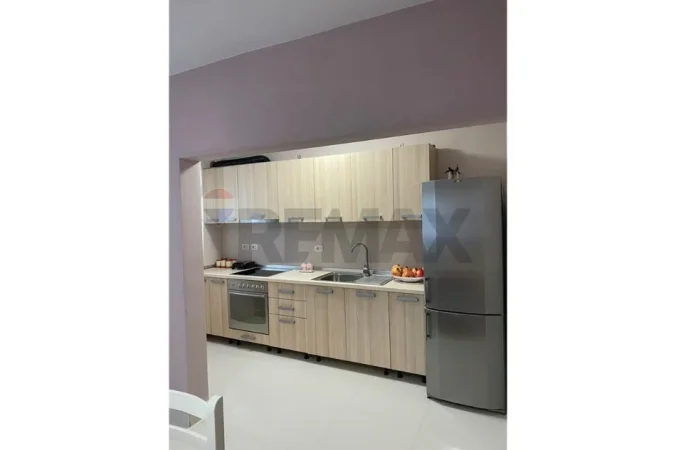 Tirane, jepet me qera apartament 1+1 Kati 1, 60 m² 45.000 € (Ali Demi)