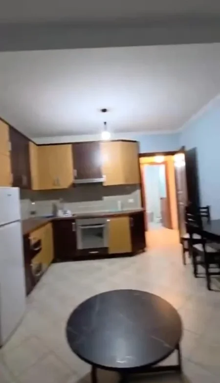 Tirane, jepet me qera apartament 2+1 Kati 3, 95 m² 450 € (Rruga 5 Maji)