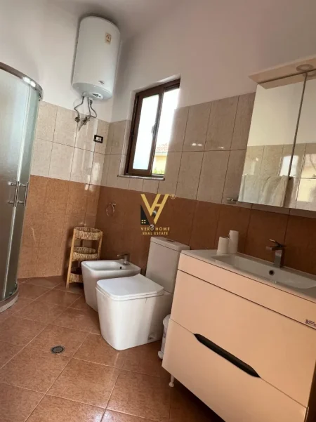 Tirane, jepet me qera apartament 2+1+Ballkon Kati 2, 90 m² 520 € (SIRI KODRA)