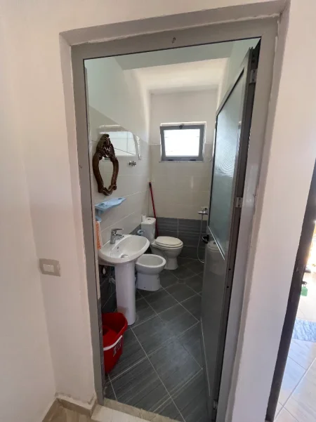 Gjiri Lalezit | Hamallaj, jepet me qera nga Pronari, pa-komision apartament+verande | Penthouse Kati 1, 45 m² 25 € (Market Ndoja hamallaj)
