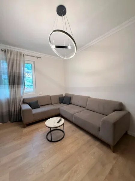 Tirane, jepet me qera apartament 2+1+Ballkon Kati 3, 108 m² 600 € (Selite)