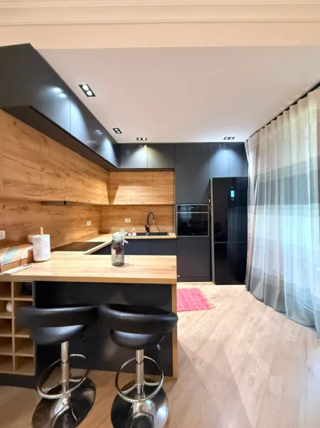 Tirane, jepet me qera apartament 2+1+Ballkon Kati 3, 108 m² 600 € (Selite)