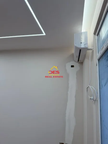 Vlore, jepet me qera apartament 1+1+Ballkon Kati 2, 70 m² 350 € (Rruga Sazani)