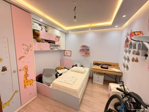 Tirane, jepet me qera apartament 2+1 Kati 1, 85 m² 1.000 € (Medar Shtylla)