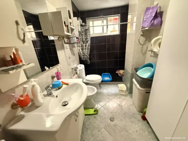 Tirane, jepet me qera apartament 2+1 Kati 1, 85 m² 1.000 € (Medar Shtylla)