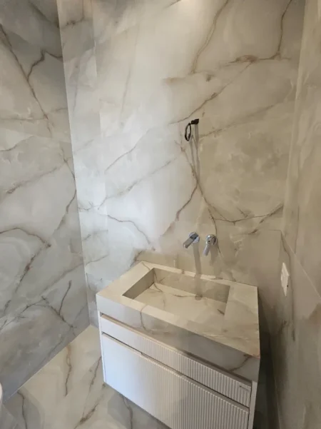 Tirane, jepet me qera apartament 2+1+Ballkon , 120 m² 1.500 € (Kompleksi Delijorgji)