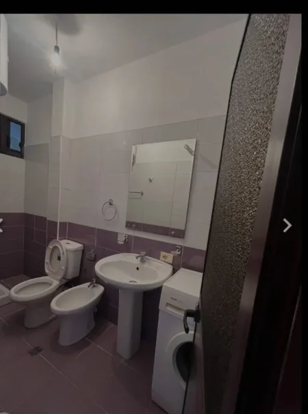 Tirane, jepet me qera apartament 1+1 Kati 3, 35 m² 260 € (Qendra Shëndetësore Qytet Studenti)