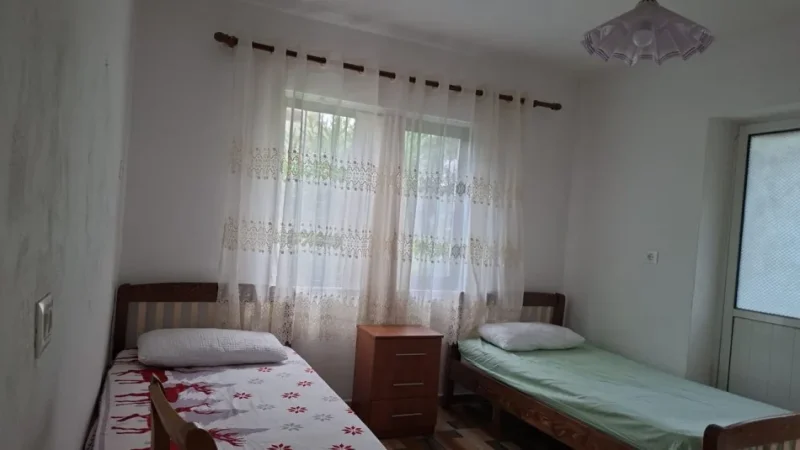 Tirane, jepet me qera apartament 2+1 Kati 1, 78 m² 500 € (Shkolla e Bashkuar)