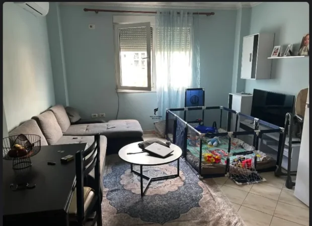 Tirane, jepet me qera apartament 2+1 Kati 3, 95 m² 450 € (5 MAJI)