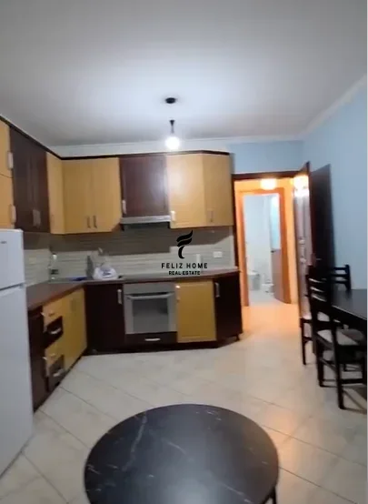 Tirane, jepet me qera apartament 2+1 Kati 3, 95 m² 450 € (5 MAJI)