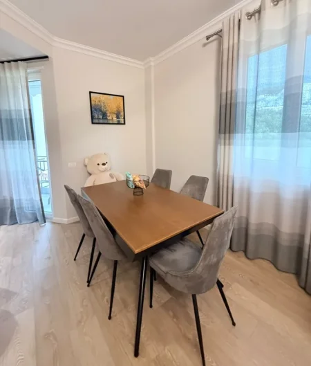Tirane, jepet me qera apartament 2+1 , 108 m² 600 € 