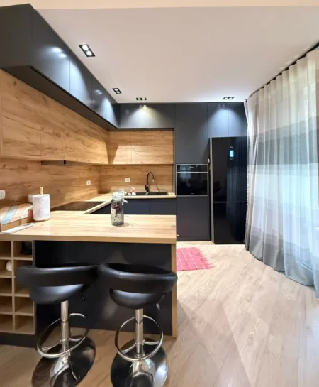 Tirane, jepet me qera apartament 2+1 , 108 m² 600 € 