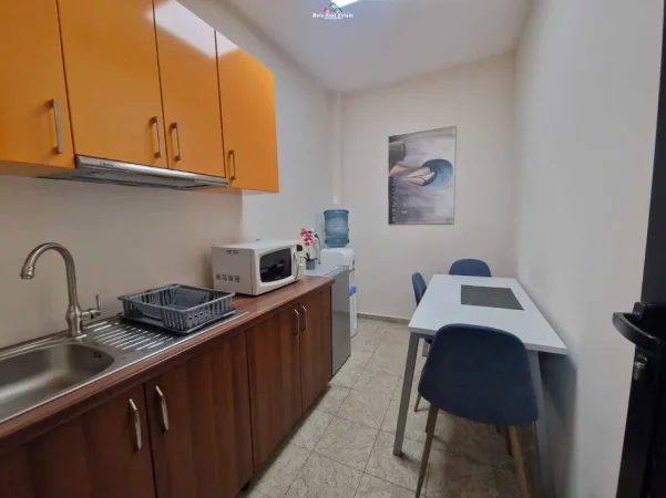 Tirane, jepet me qera zyre Kati 5, 140 m² 2.600 € (Brigada e 8)