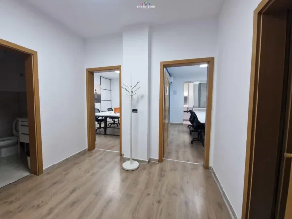 Tirane, jepet me qera zyre Kati 5, 140 m² 2.600 € (Brigada e 8)