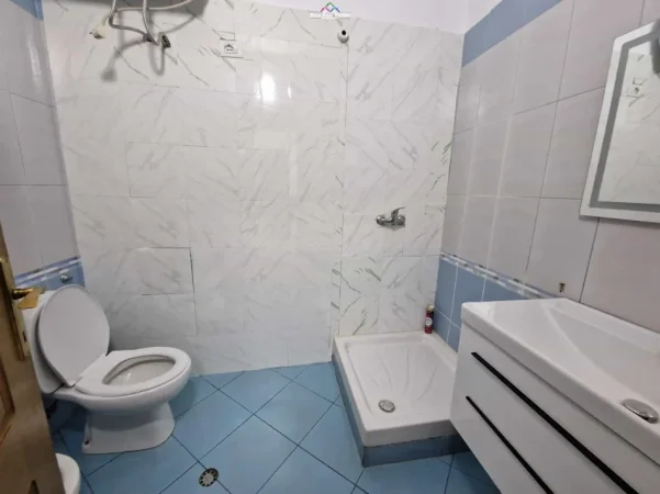 Tirane, jepet me qera zyre Kati 5, 140 m² 2.600 € (Brigada e 8)