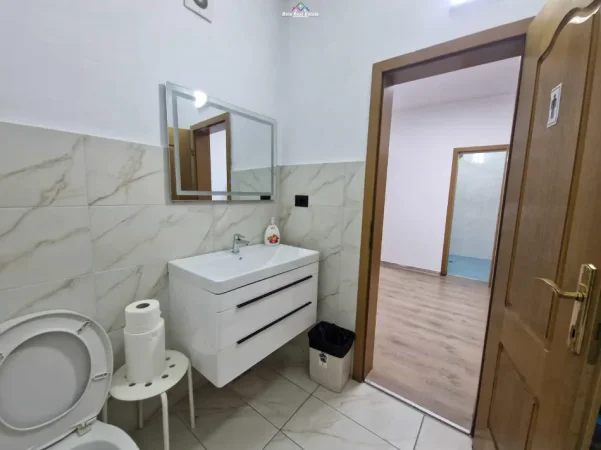 Tirane, jepet me qera zyre Kati 5, 140 m² 2.600 € (Brigada e 8)