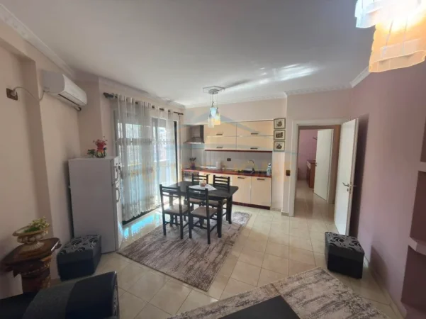 Tirane, jepet me qera apartament 1+1+Ballkon Kati 6, 72 m² 450 € (astir)