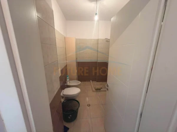 Tirane, jepet me qera apartament 1+1+Ballkon Kati 6, 72 m² 450 € (astir)